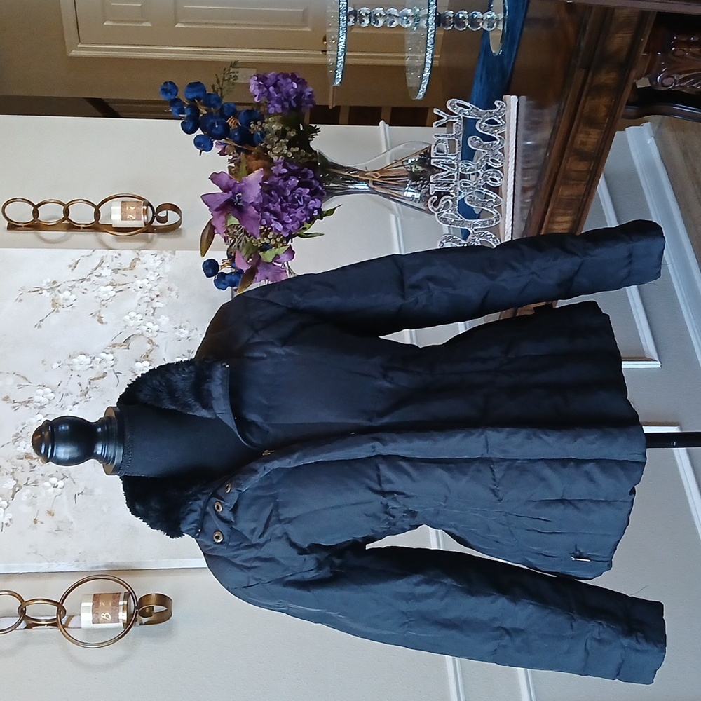 Calvin Klein Women's Black Down Puffer Jacket. Size M - Picture 3 of 17
